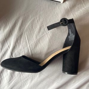 Black Mary Jane Pumps